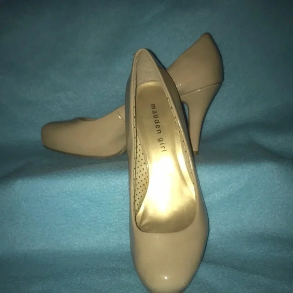 MADDEN GIRL “Getta” Nude vegan patten leather square closed toed heels SZ 7 - Picture 2 of 11